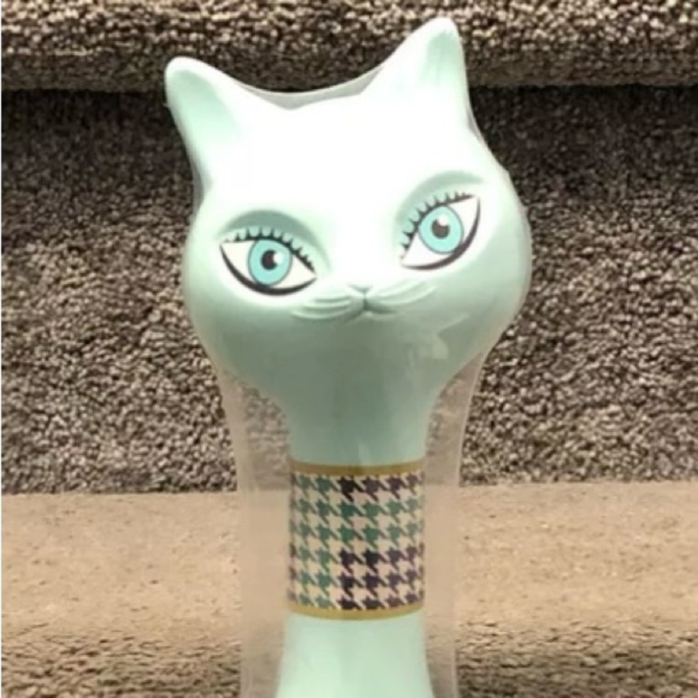 AVON Turquoise cat bubble bath